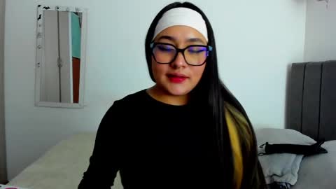 Snapshot of emma_timli1 chatting on April 30, 2026, 1:34 am Emma online show from April 30, 2026, 1:34 am