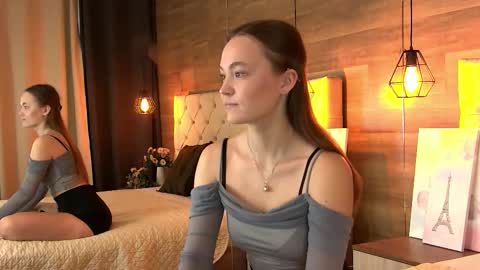 EmmaCamm online show from November 9, 2025, 9:29 am