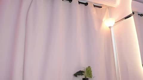 emmaclark_1 online show from November 28, 2025, 10:01 pm