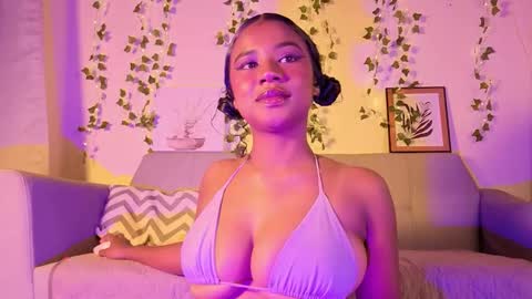 Snapshot of emmaconneer chatting on October 25, 2025, 1:35 am Emma online show from October 25, 2025, 1:35 am