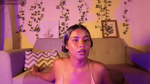 Snapshot of emmaconneer chatting on October 30, 2025, 2:35 am Emma online show from October 30, 2025, 2:35 am