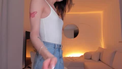 Emma voger online show from October 28, 2025, 4:05 am