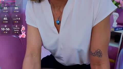 emma cortez online show from December 1, 2025, 11:48 am