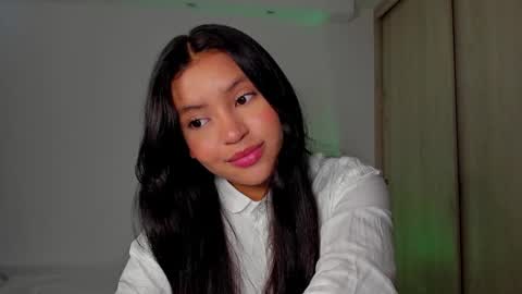 Snapshot of emmacromw7 chatting on December 5, 2024, 7:49 pm Emma independent model online show from December 5, 2024, 7:49 pm