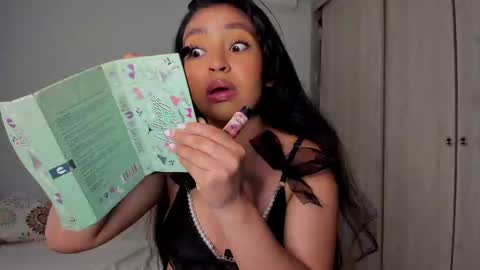 Snapshot of emmacromw7 chatting on January 20, 2025, 8:29 pm Emma independent model online show from January 20, 2025, 8:29 pm