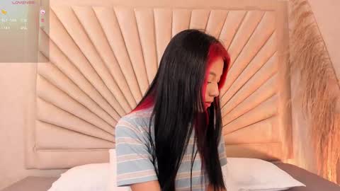 Snapshot of emmaduff_ chatting on November 6, 2025, 12:28 pm online show from November 6, 2025, 12:28 pm