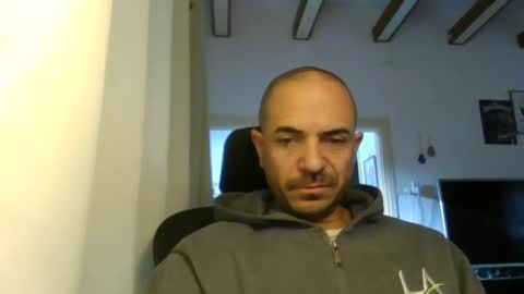 Snapshot of emmagold123 chatting on December 4, 2024, 6:00 am Ariel online show from December 4, 2024, 6:00 am