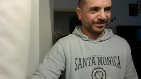 Ariel online show from December 20, 2025, 5:58 am