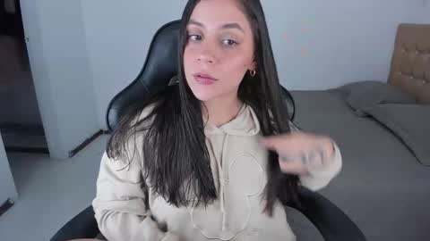 Snapshot of emmagrace99 chatting on October 10, 2025, 11:04 pm Jennifer online show from October 10, 2025, 11:04 pm