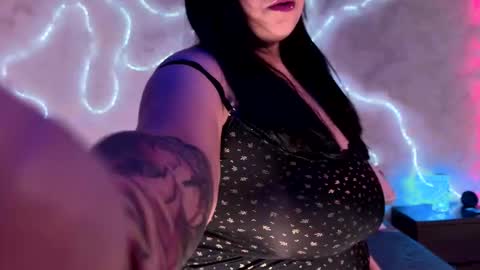 Snapshot of emmajohnss chatting on December 17, 2025, 5:13 am Emma online show from December 17, 2025, 5:13 am