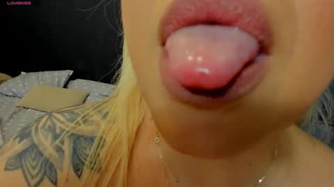 Snapshot of emmamaturre chatting on January 27, 2025, 12:01 am Emma online show from January 27, 2025, 12:01 am