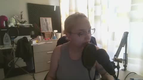 Snapshot of emmanoir_ chatting on February 22, 2025, 11:02 am emmanoir_ online show from February 22, 2025, 11:02 am