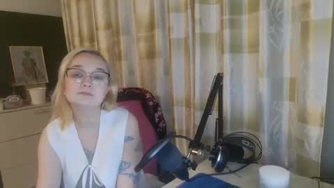 Snapshot of emmanoir_ chatting on February 26, 2025, 4:03 pm emmanoir_ online show from February 26, 2025, 4:03 pm