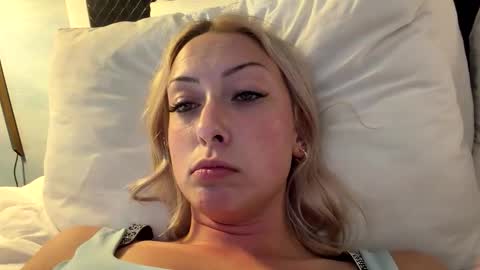 emmaraee online show from May 26, 2026, 7:54 pm