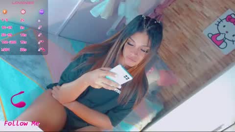 Snapshot of emmasummers469 chatting on January 12, 2025, 11:58 pm Emma online show from January 12, 2025, 11:58 pm