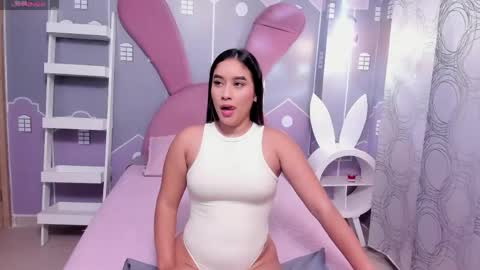 emmathompson__ online show from April 19, 2026, 2:22 am