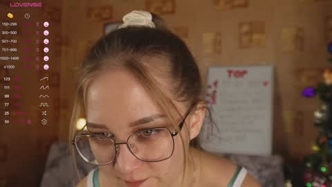 Snapshot of emmatiny chatting on January 14, 2025, 1:49 pm Mia online show from January 14, 2025, 1:49 pm