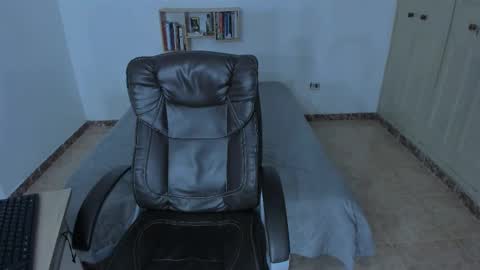 Snapshot of emmatorres9 chatting on December 27, 2024, 12:39 am Emma Torres online show from December 27, 2024, 12:39 am