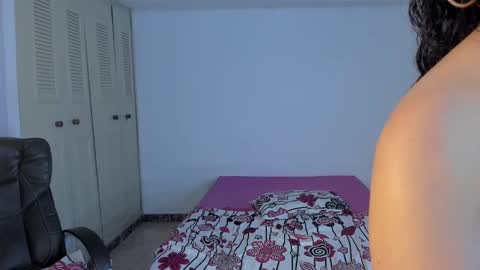 Snapshot of emmatorres9 chatting on March 7, 2025, 12:48 am Emma Torres online show from March 7, 2025, 12:48 am