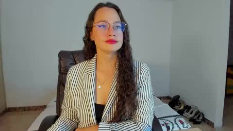 Snapshot of emmatorres9 chatting on March 11, 2025, 9:04 pm Emma Torres online show from March 11, 2025, 9:04 pm