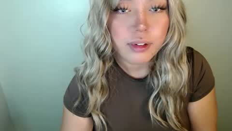 Snapshot of emmawatsoons chatting on September 26, 2025, 4:38 am YourDreamGirl Emma online show from September 26, 2025, 4:38 am