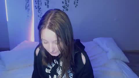 Snapshot of emmawise221 chatting on September 13, 2025, 12:16 pm Emma online show from September 13, 2025, 12:16 pm