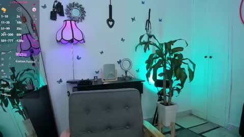 Snapshot of emmax_x chatting on September 21, 2025, 11:39 pm EMMA online show from September 21, 2025, 11:39 pm