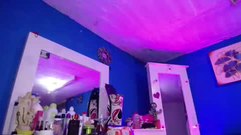 Emma  online show from November 21, 2025, 2:49 pm