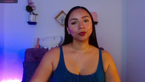 Snapshot of emmi_cam chatting on September 10, 2025, 2:44 am Emmi Cam online show from September 10, 2025, 2:44 am