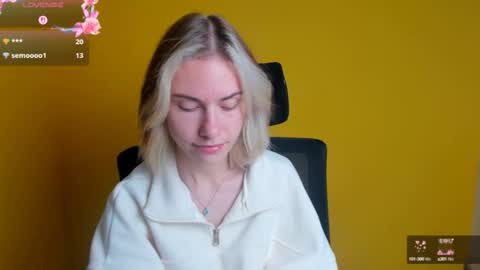 Snapshot of emmi_rossum chatting on October 11, 2025, 5:39 am Emmi online show from October 11, 2025, 5:39 am