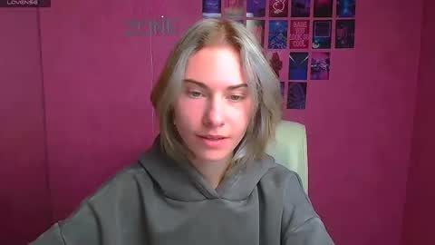 Snapshot of emmi_rossum chatting on October 16, 2025, 5:52 am Emmi online show from October 16, 2025, 5:52 am