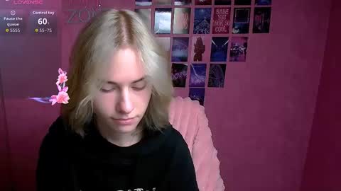 Snapshot of emmi_rossum chatting on October 19, 2025, 5:30 am Emmi online show from October 19, 2025, 5:30 am