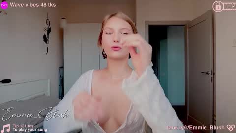 Snapshot of emmie_blush chatting on September 20, 2025, 6:25 am Emily online show from September 20, 2025, 6:25 am