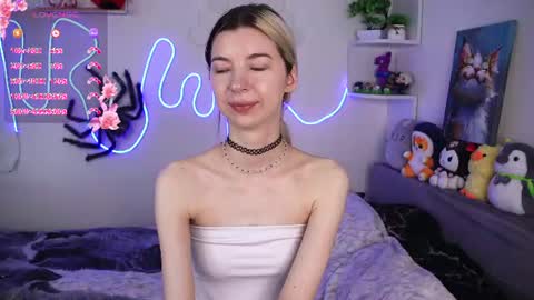 emmie_everly online show from June 14, 2026, 1:35 pm