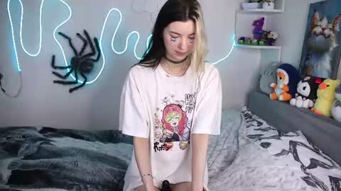 emmie_everly online show from June 19, 2026, 1:48 pm