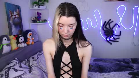 emmie_everly online show from June 21, 2026, 2:08 pm