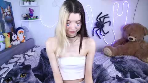emmie_everly online show from July 17, 2026, 1:07 pm