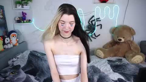 emmie_everly online show from July 18, 2026, 12:42 pm