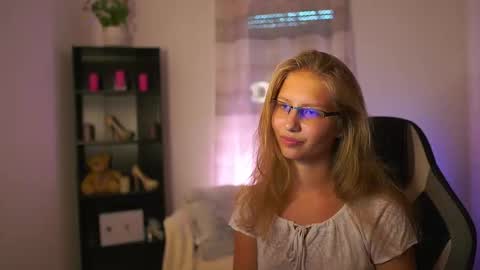 Snapshot of emmie_murray chatting on September 26, 2025, 1:04 pm Emmie online show from September 26, 2025, 1:04 pm