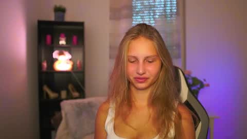 Snapshot of emmie_murray chatting on October 9, 2025, 1:09 pm Emmie online show from October 9, 2025, 1:09 pm