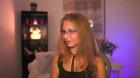 Snapshot of emmie_murray chatting on October 10, 2025, 6:18 pm Emmie online show from October 10, 2025, 6:18 pm