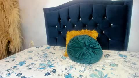 Snapshot of emmiejones_ chatting on October 8, 2025, 8:17 pm Emmi online show from October 8, 2025, 8:17 pm