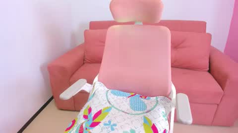 Snapshot of emmiejones_ chatting on February 4, 2026, 2:45 pm Emmi online show from February 4, 2026, 2:45 pm