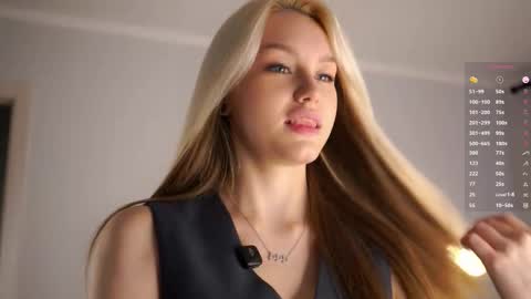 Snapshot of emmiemurray chatting on October 15, 2025, 8:58 am Aurora online show from October 15, 2025, 8:58 am