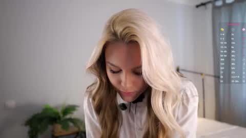 Snapshot of emmiemurray chatting on October 25, 2025, 6:43 am Aurora online show from October 25, 2025, 6:43 am