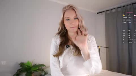 Snapshot of emmiemurray chatting on November 1, 2025, 6:15 am Aurora online show from November 1, 2025, 6:15 am