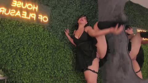 Snapshot of emmiily_z chatting on February 9, 2025, 10:32 pm Emmiily online show from February 9, 2025, 10:32 pm