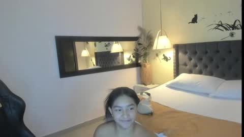 Snapshot of emmily_xue chatting on February 23, 2025, 12:16 pm Maria Camila online show from February 23, 2025, 12:16 pm