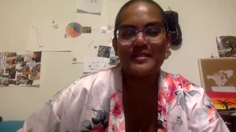 Snapshot of emmmers48 chatting on February 11, 2025, 4:01 am Emms online show from February 11, 2025, 4:01 am