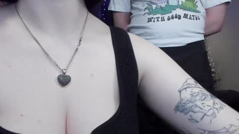 Snapshot of emmy_m00n chatting on December 19, 2024, 2:45 am Emily Johny online show from December 19, 2024, 2:45 am